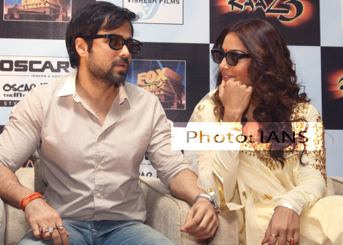 2708_Emraan-Hashmi-and-Bipasha-Basu-promoted-Raaz-3 - EMRAAN HASHMI si BIPASHA BASU