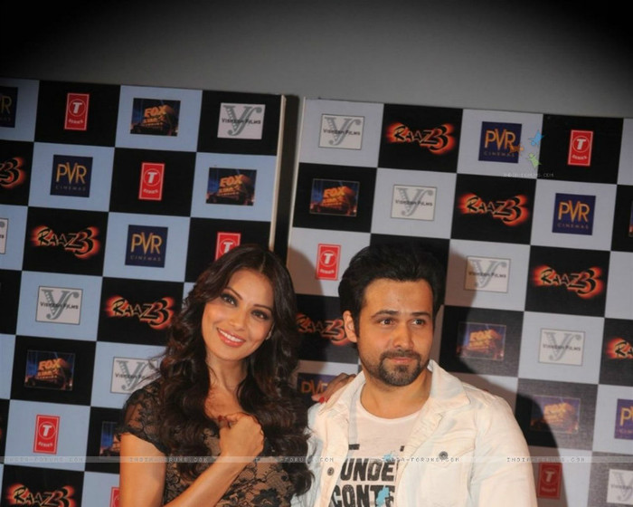 216420-bipasha-basu-and-emraan-hashmi-at-first-trailer-launch-of-raaz