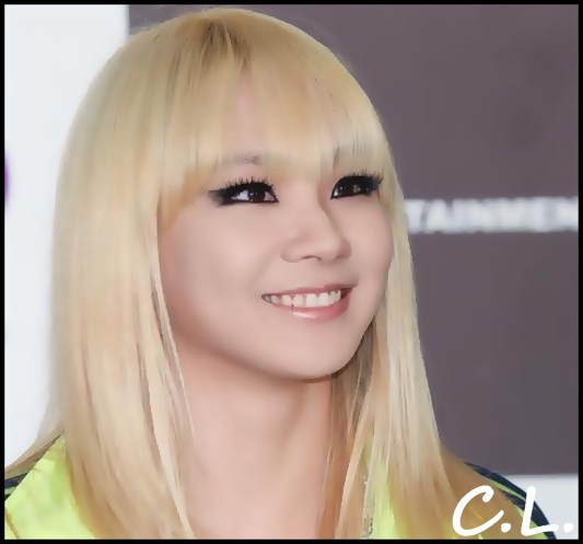 x. *intra* pai..cred ca oppa al tau e pe drum..:D :)*se pune pe fotoliu*