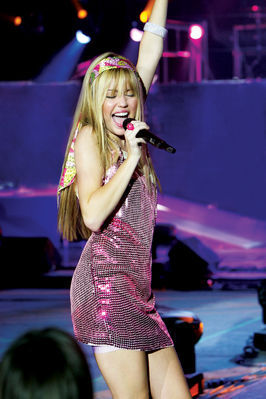 normal_14 - Miley Cyrus Hannah Montana Best of both Worlds 3D Concert stills