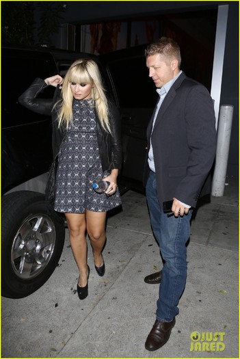 demi-lovato-jimmy-kimmel-live-appearance-07