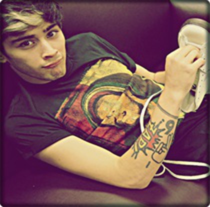 83246396_NJMUCST3 - zayn malik