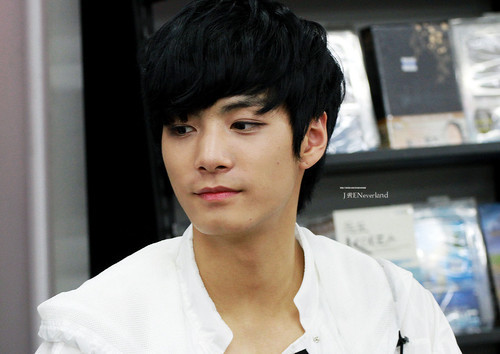 Si?Si care e faza in asta?Crezi,ca ea e iubita mea?:s