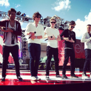 82854986_XTIPZGY - one direction poze concerte