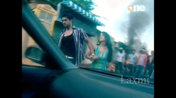 Snapshot - 39 - Abhi Nikki Scene 127