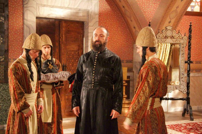 149477_363596787035327_1014418027_n