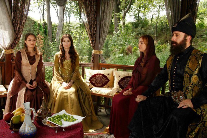 385573_363596927035313_553388458_n