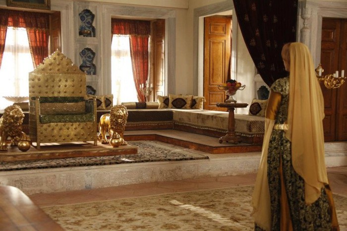 559645_346825568712449_97778087_n