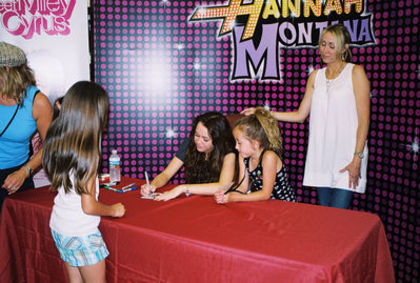 san8 - San Diego Signing 2007