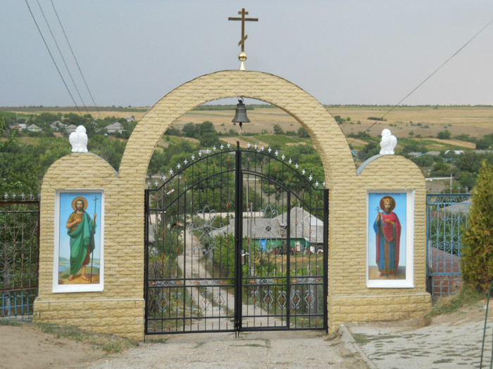 Portile Sfintei Biserici - Chioselia - Biserica Chioselia Cantemir