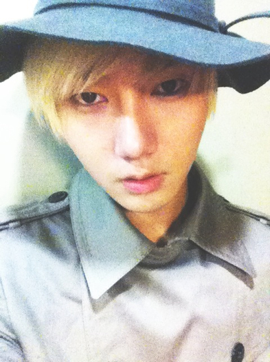  - yesung poze Twiter