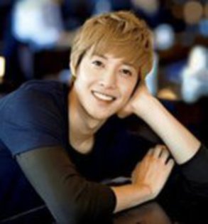 tinuta 3 - Kim Hyun Joong si concertul in romania partea 1