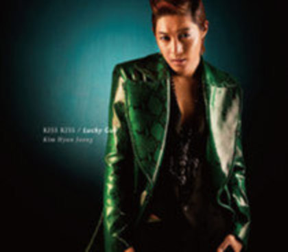 tinuta alesa - Kim Hyun Joong si concertul in romania partea 1