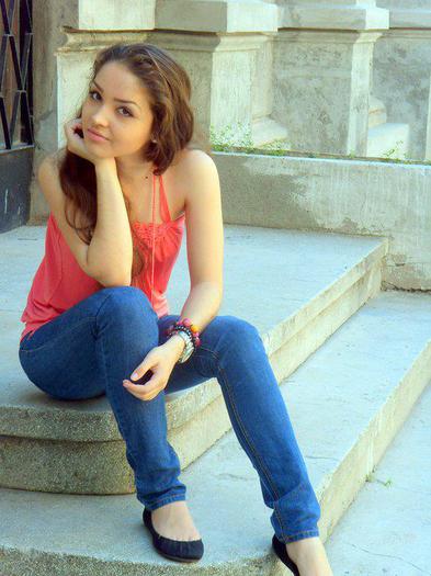 575414_369250903126349_755549359_n