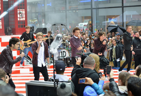 Niall Horan One Direction Performs NBC Today U8P36rK-zDMl - 1D concert today show