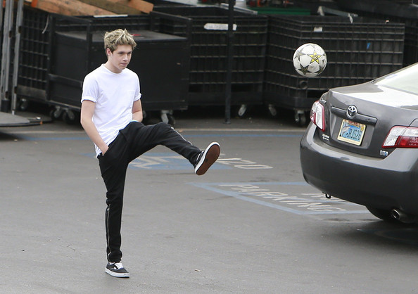 Niall Horan One Direction Playing Soccer CBS jGbGf6YCfgol