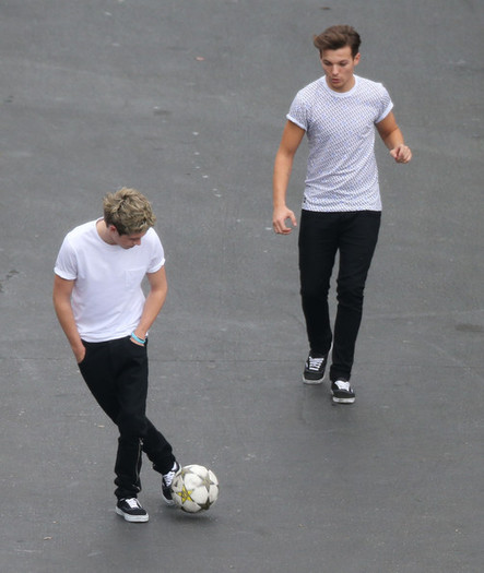 Niall Horan One Direction Playing Soccer CBS c_dkdD4JJyQl