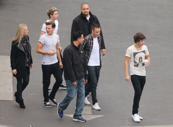Niall Horan One Direction Playing Soccer CBS DczMqkiqg3Bl