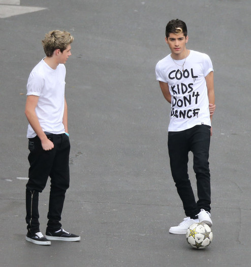 Niall Horan One Direction Playing Soccer CBS EDrOpl6c4Vul