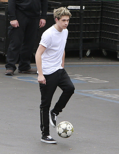Niall Horan One Direction Playing Soccer CBS gturjDuxl4vl