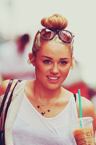 13451795398046_f - 0x - Tumblrs - with - Miley