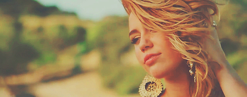 13452959137193_f - 0x - Tumblrs - with - Miley