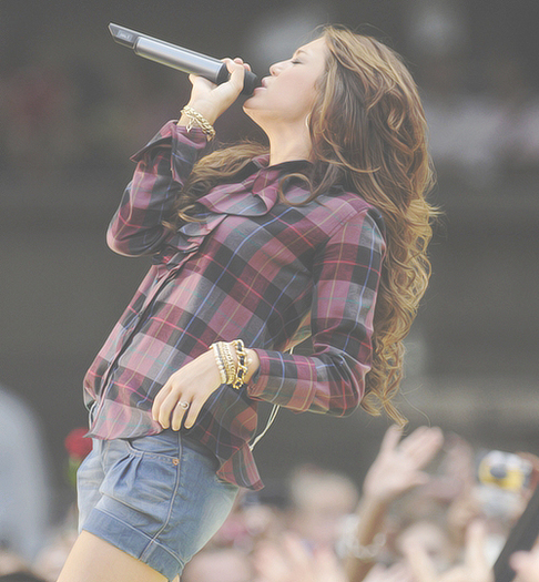 tumblr_me2bs6oiqd1qcbnlto1_500_large - 0x - Tumblrs - with - Miley