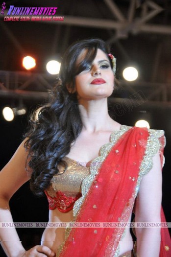  - ooZarine Khan Hot at Blenders Pride Fashion Showoo