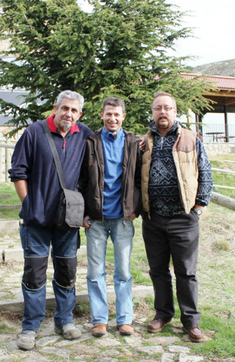 In drum spre Alba de Tormes cu doi prieteni Vali si Victor Cazalegas iubitori de rase romanesti - Contact