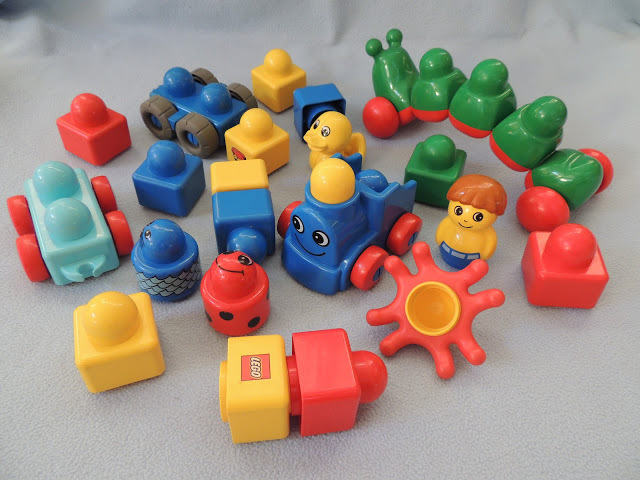 multe piese lego originale -lego duplo !