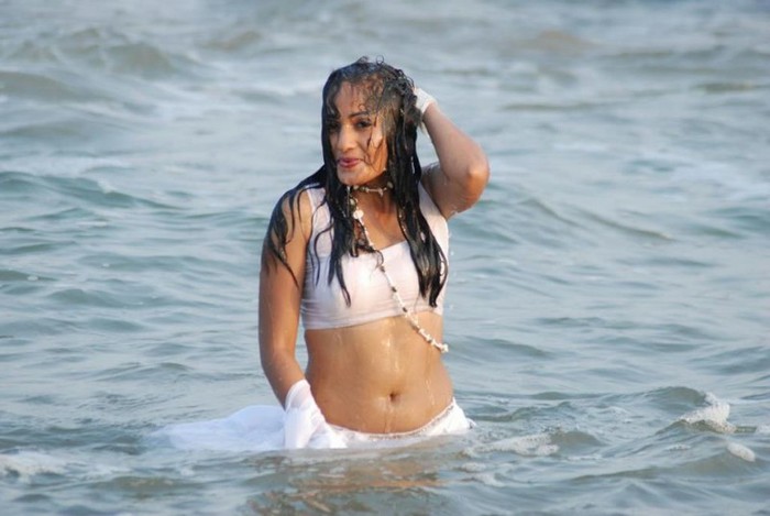  - ooMadhavi Latha Wet and Hot Pics in Beachoo