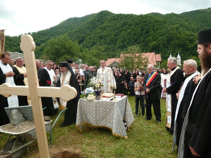 P1060645 - 7____ ISTORIA UNEI BISERICI