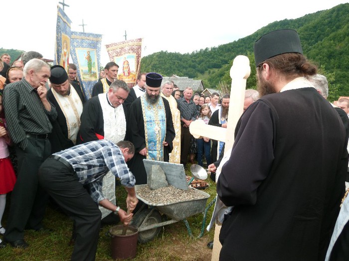 P1060673 - 7____ ISTORIA UNEI BISERICI