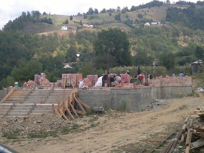 310720121153 - 7____ ISTORIA UNEI BISERICI