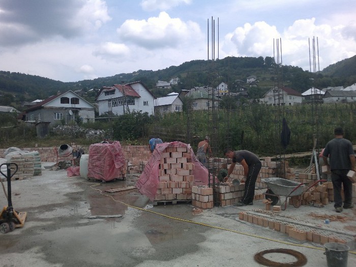 310720121157 - 7____ ISTORIA UNEI BISERICI