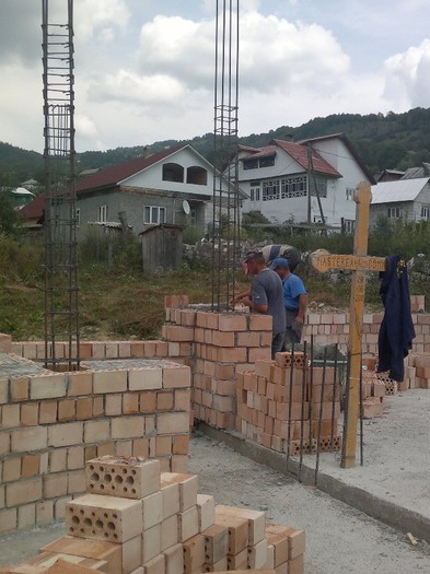 310720121161 - 7____ ISTORIA UNEI BISERICI