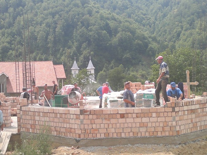 310720121168 - 7____ ISTORIA UNEI BISERICI