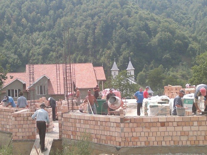 310720121170 - 7____ ISTORIA UNEI BISERICI