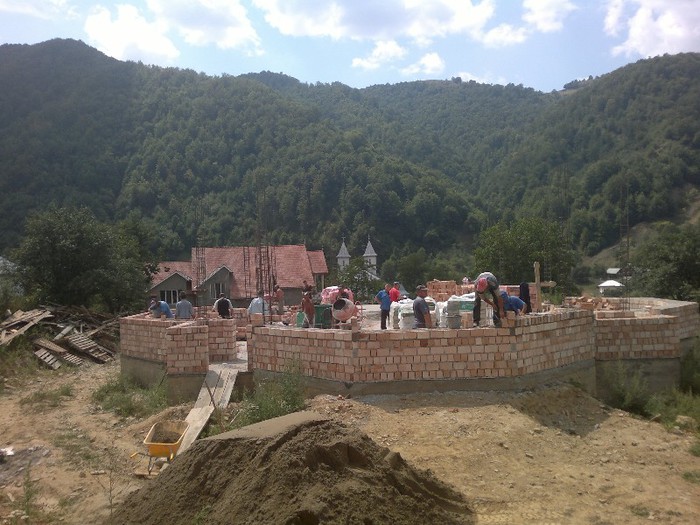 310720121171 - 7____ ISTORIA UNEI BISERICI