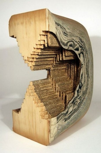 arta-interesanta-realizata-din-carti-03 - Sculpturi in carti