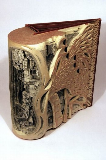 arta-interesanta-realizata-din-carti-11 - Sculpturi in carti