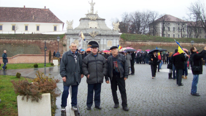 100_2920 - Portile Cetatii Alba Iulia si schimbarea garzii