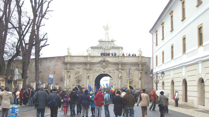 100_2889 Participanti la ZIUA NATIONALA  A ROMANIEI .