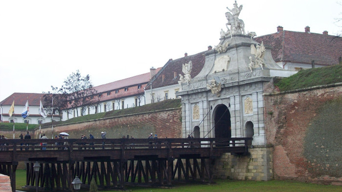 100_2957 POARTA A TREIA DE INTRARE IN CETATE . - Celula lui Horia de pe poarta a treia a cetatii Alba Iulia