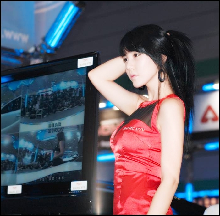 [se intoarce] Imi pare bine :-h Ahh...m`am plictisit sa`l caut :| :-<