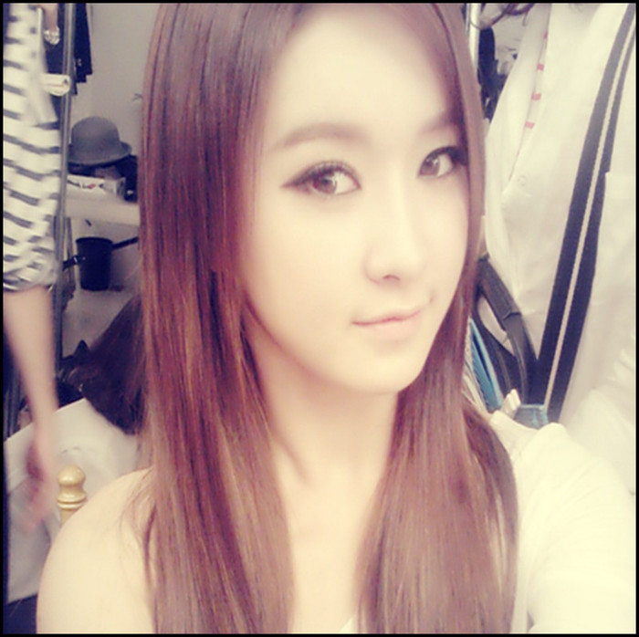 •. Daaaa!|ridicandu-si mainile in aer| Iar tu esti...? Ce a patit?