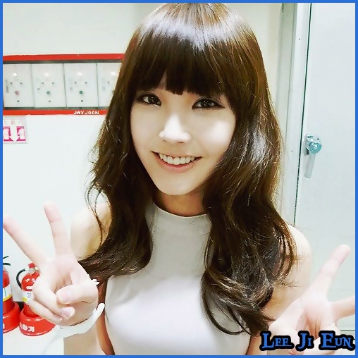 ☻ Eu te`am felicitat deja.. :)) ..Ah.. felicitari si tie Joong .. adica trupei :)..