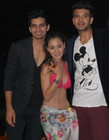  - sara khan21
