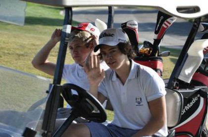 13 - harry si niall la golf