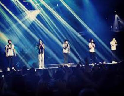 8 - 1D-MADISON SQUARE GARDEN